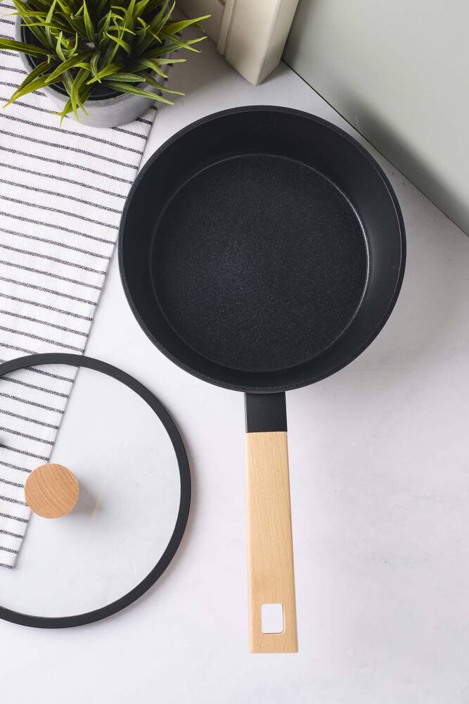 CookWood Black İndüksiyon Tabanlı Ahşap Saplı Kapaklı Seramik Tencere 20 cm - 2
