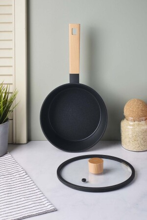 CookWood Black İndüksiyon Tabanlı Ahşap Saplı Kapaklı Seramik Tencere 20 cm - 3